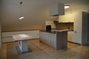 Kuhinja iz naravnega lesa