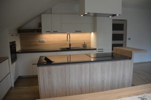 Kuhinja iz naravnega lesa Mizarstvo Škof