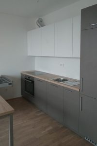 Lesena kuhinja po meri