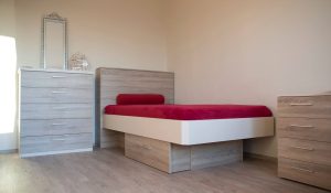 Leseno pohištvo za spalnico