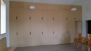 Lesena vgradna omara