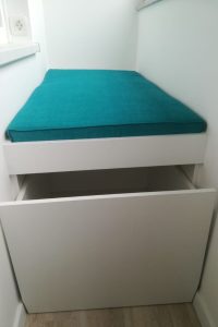 Leseno pohištvo za predsobe