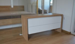 Lesena omara za dnevno sobo