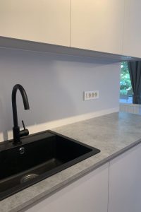 Kuhinjski pult po meri